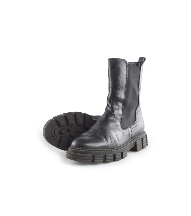 Lina Locchi Chelsea boots