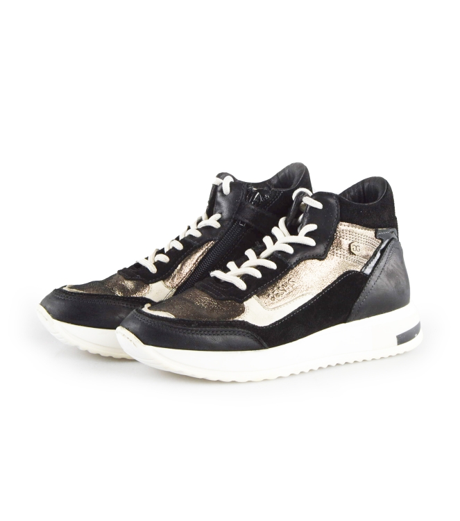Giga Hohe Sneaker