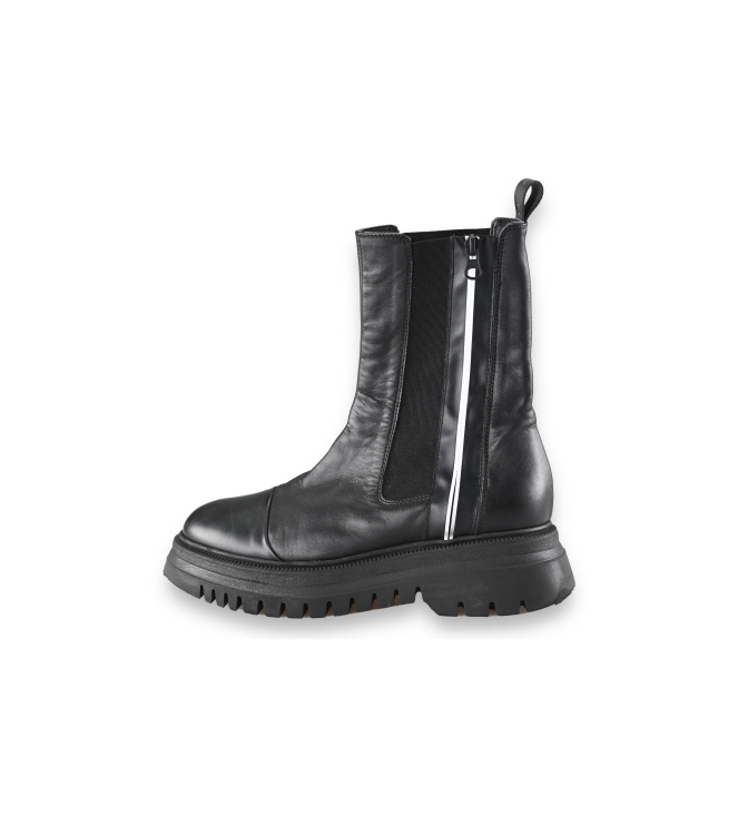 Janet & Janet Chelsea boots