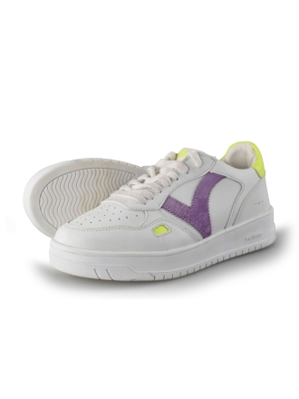 Victoria Sneaker