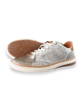 Travelin Sneaker