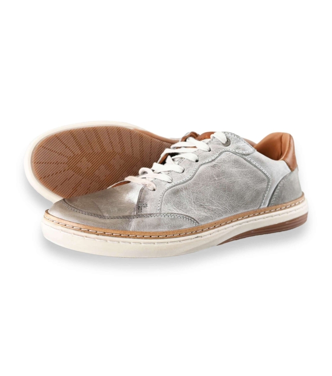 Travelin Sneaker