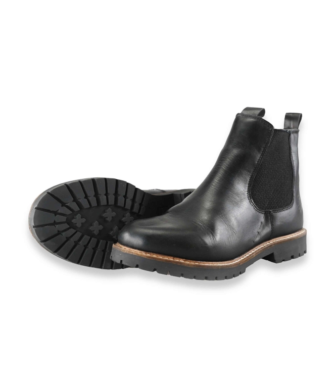 Travelin Chelsea boots