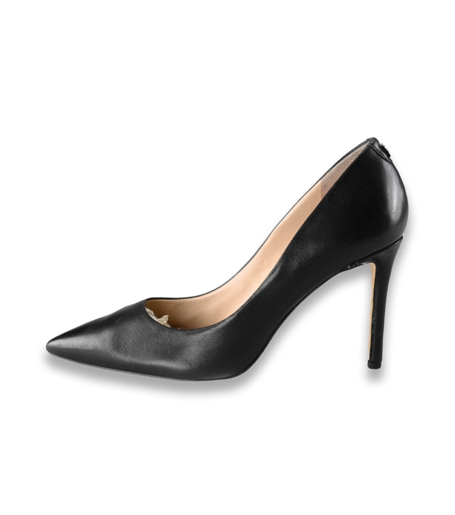 Guess pumps