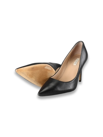 Guess pumps