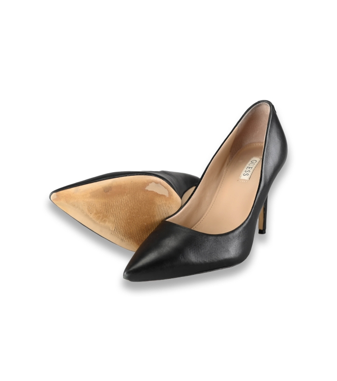 Guess pumps