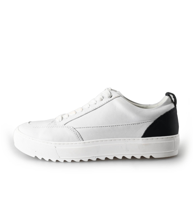 Invinci Sneaker