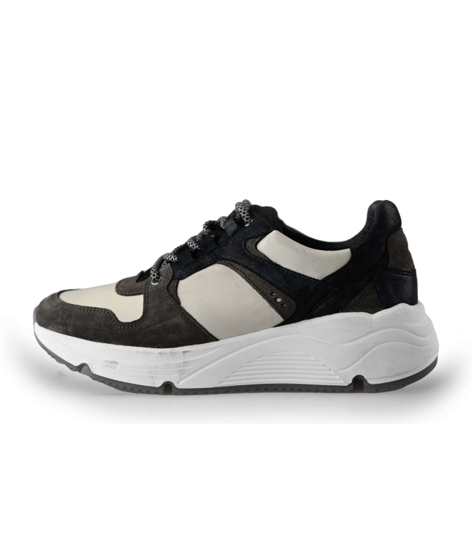 AQA Sneaker