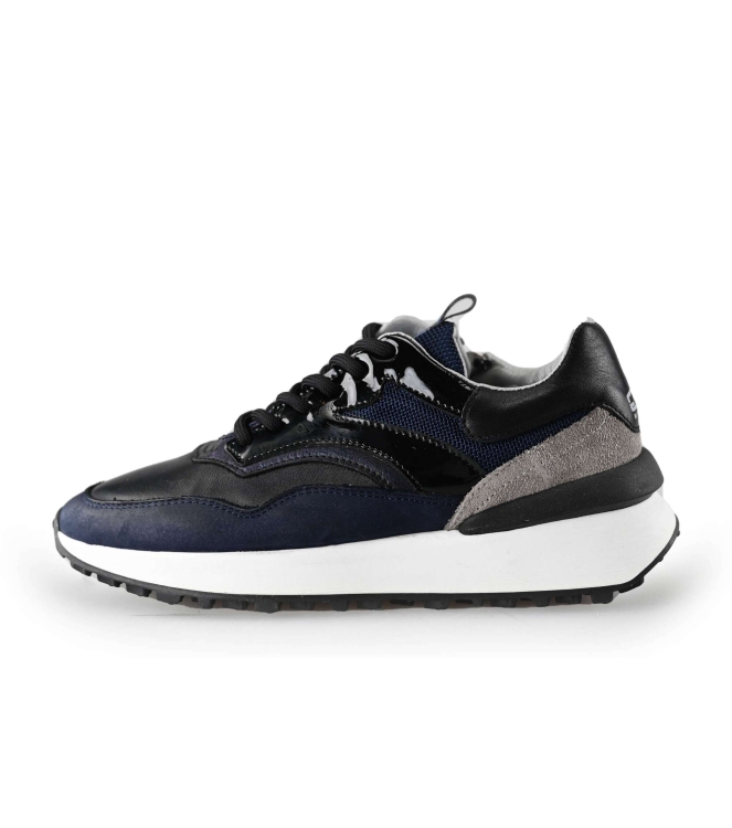 Giga Sneaker