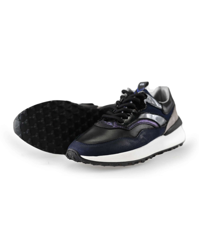 Giga Sneaker