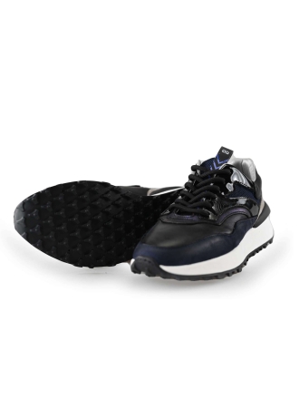 Giga Sneaker