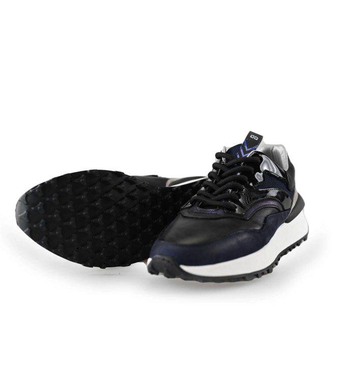 Giga Sneaker