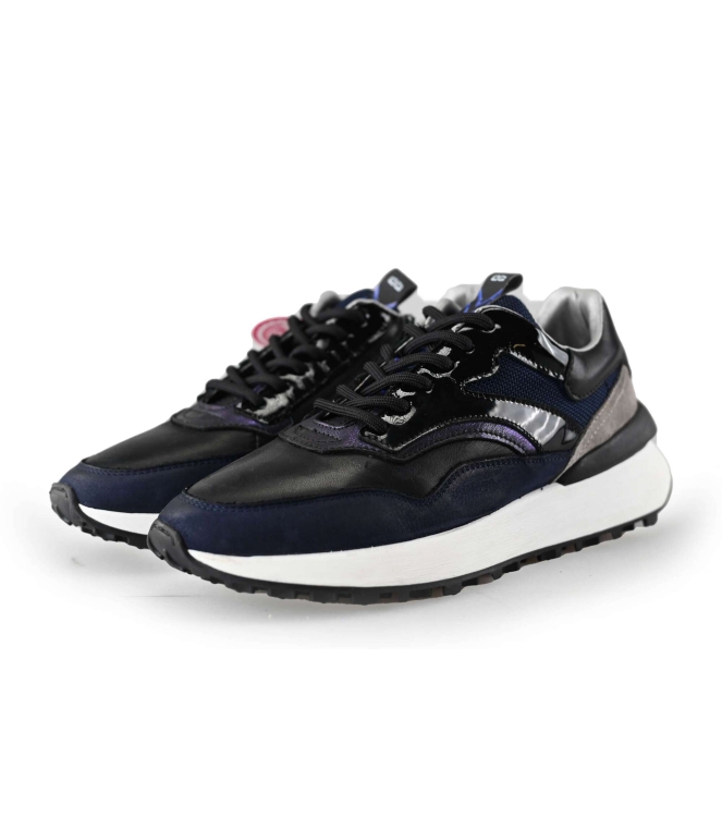 Giga Sneaker