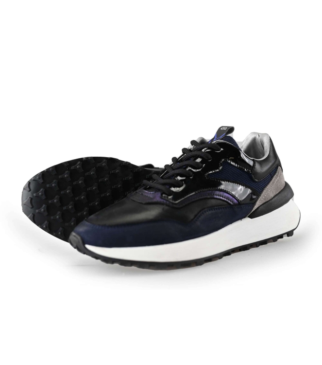 Giga Sneaker