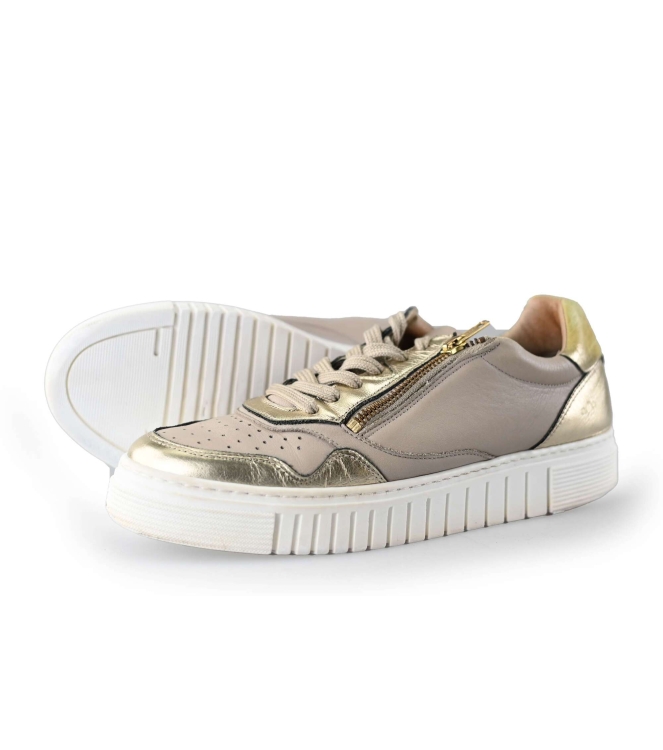 AQA Sneaker