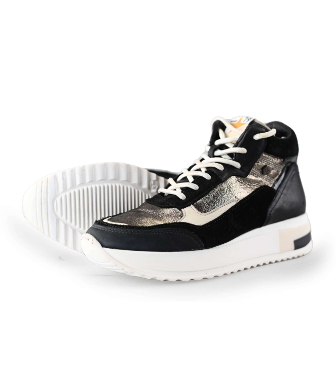 Giga Sneaker