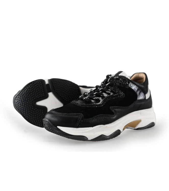 Giga Sneaker