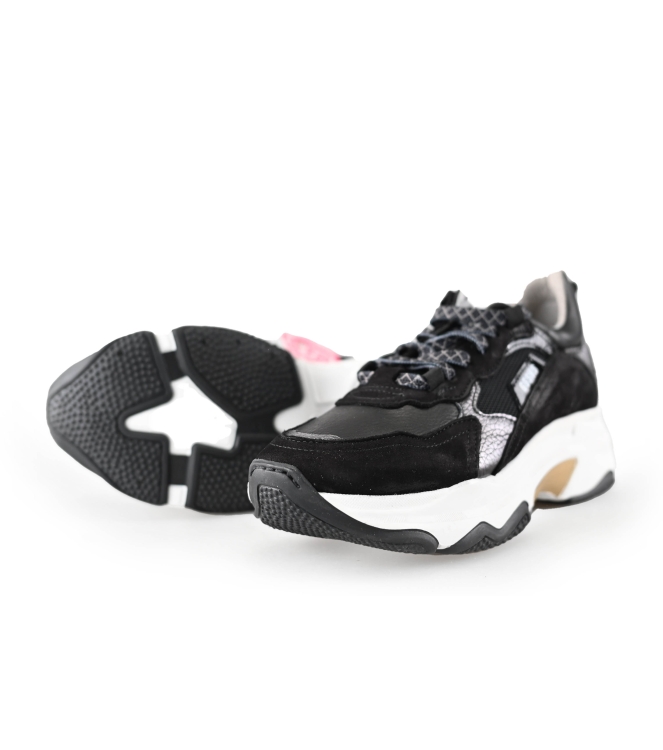 Giga Sneaker