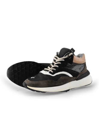 Giga Hohe Sneaker