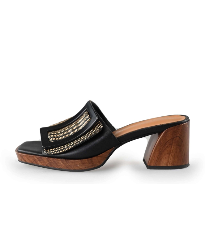 Noa Harmon Flip-Flops
