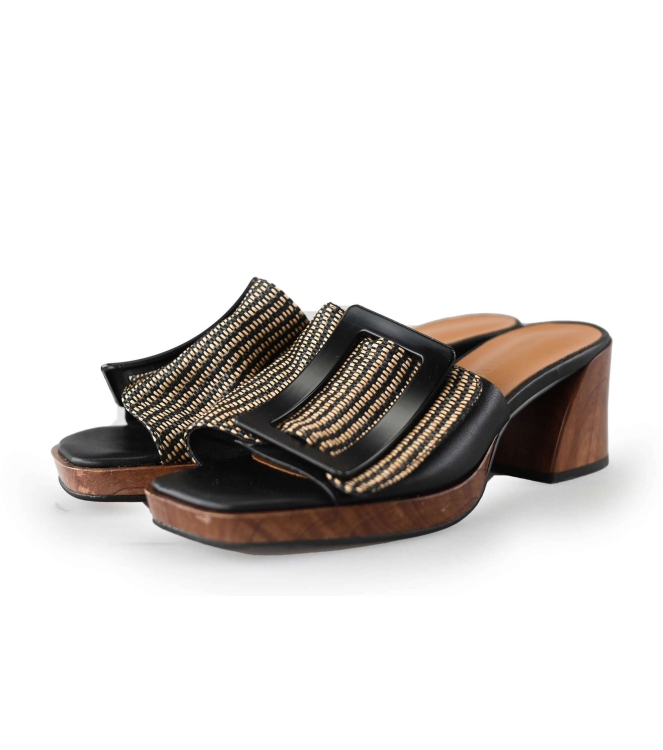 Noa Harmon Flip-Flops
