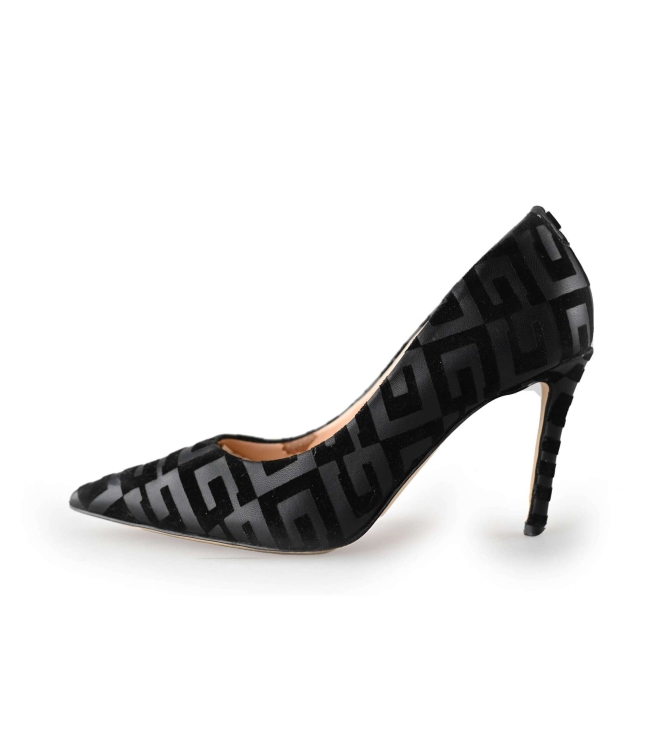 Guess pumps