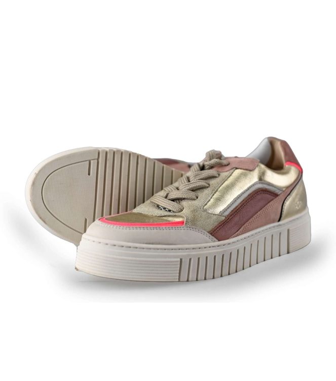 AQA Sneaker