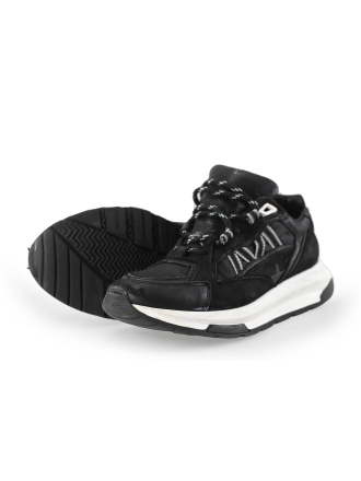 Giga Sneaker