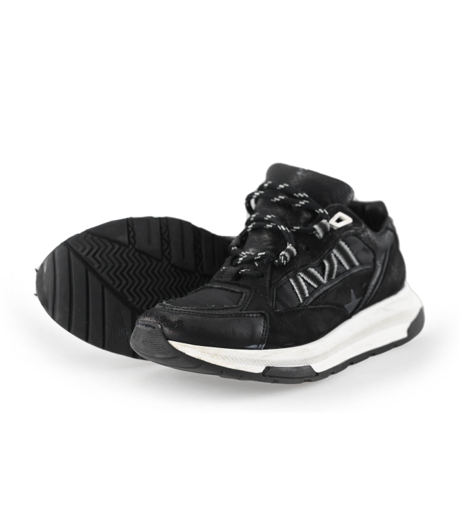 Giga Sneaker