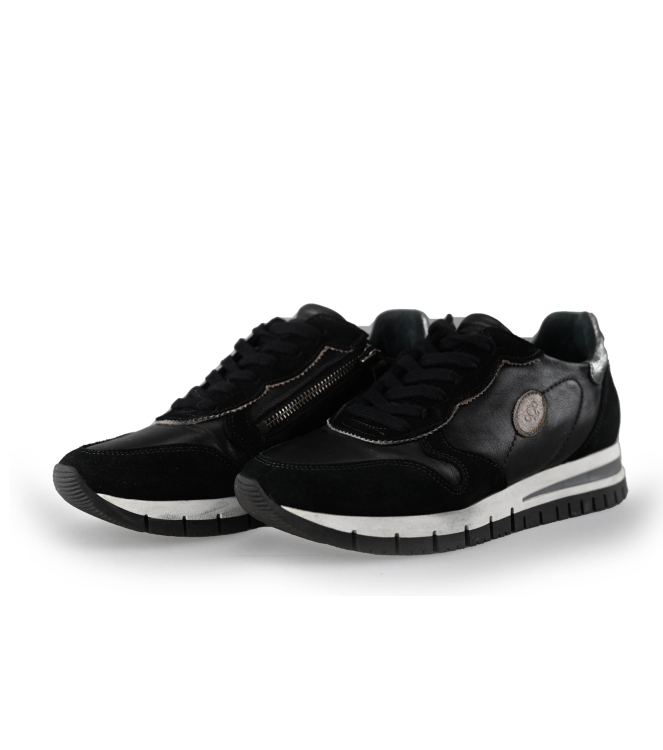 AQA Sneaker