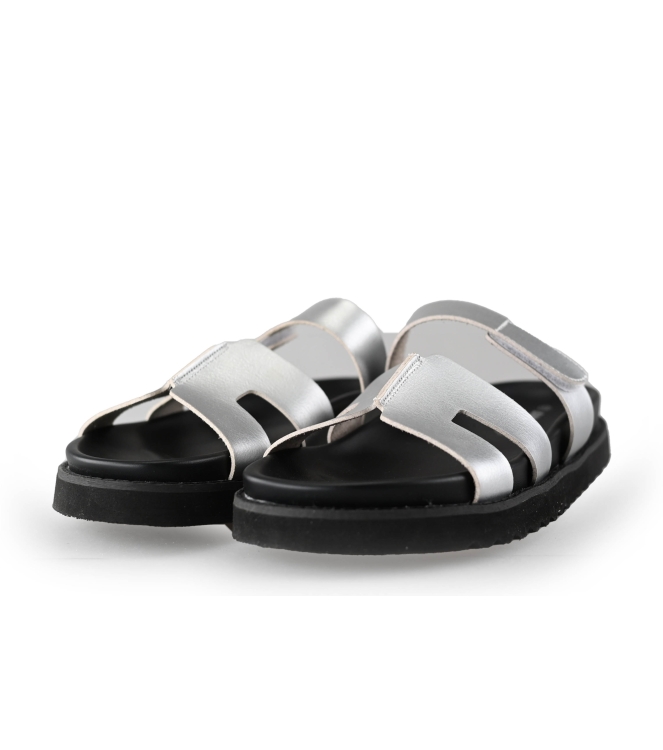 Ann Rocks Flip-Flops