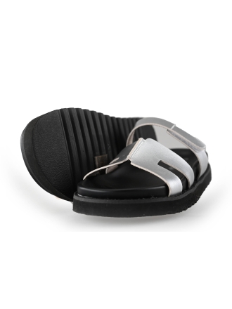 Ann Rocks Flip-Flops