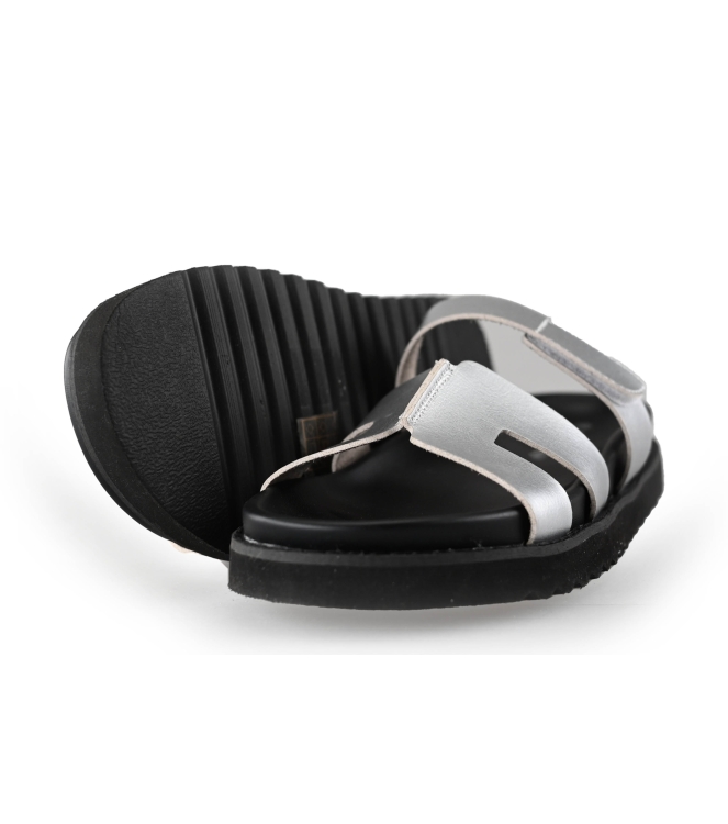 Ann Rocks Flip-Flops