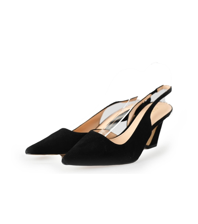 Guess pumps