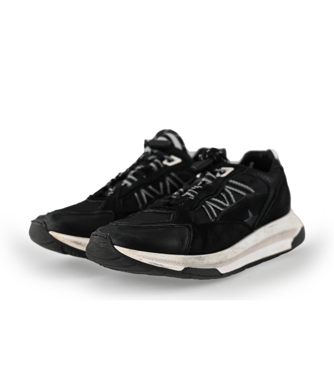 Giga Sneaker