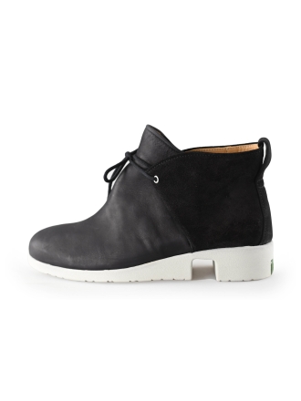 Schnürschuhe