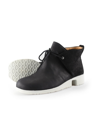 Schnürschuhe