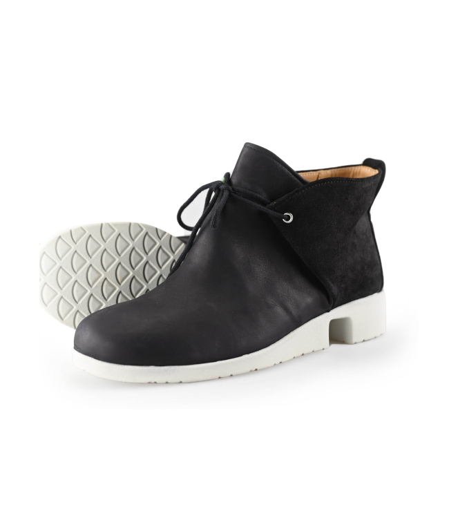 Schnürschuhe