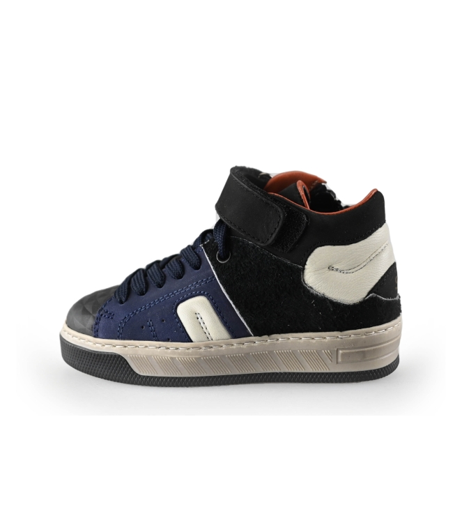 Hohe Sneaker