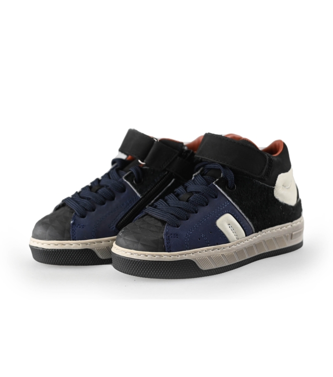 Hohe Sneaker