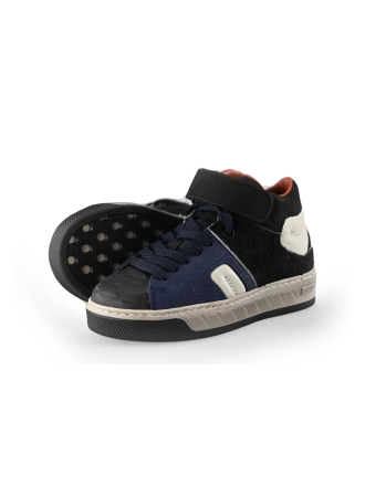 Hohe Sneaker
