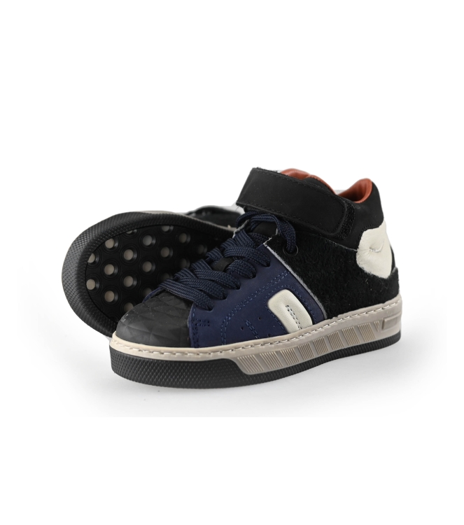 Hohe Sneaker