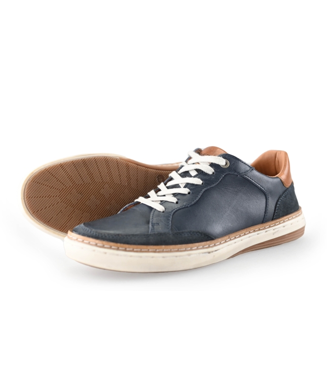 Travelin Sneaker