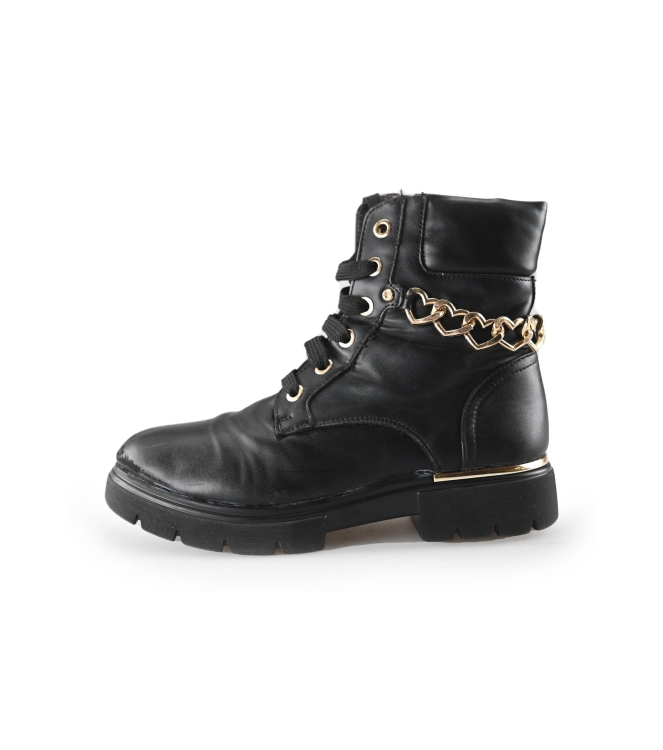 Nada Schnürstiefel