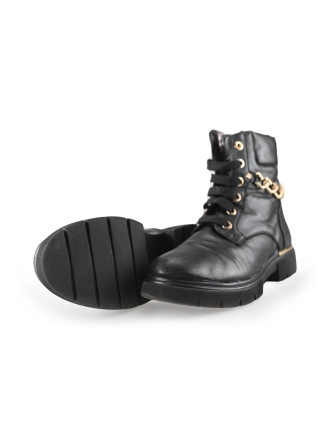 Nada Schnürstiefel