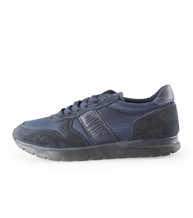 Invinci Sneaker
