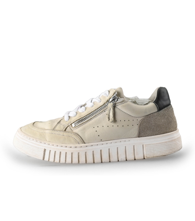 AQA Sneaker