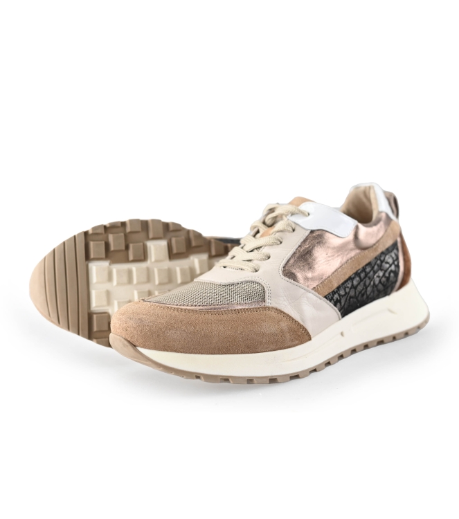 AQA Sneaker