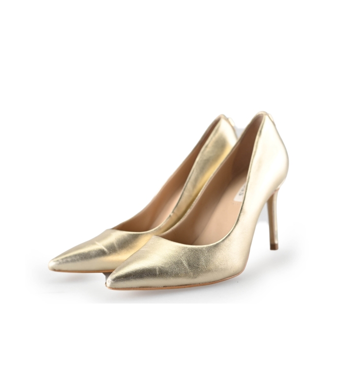 Guess pumps