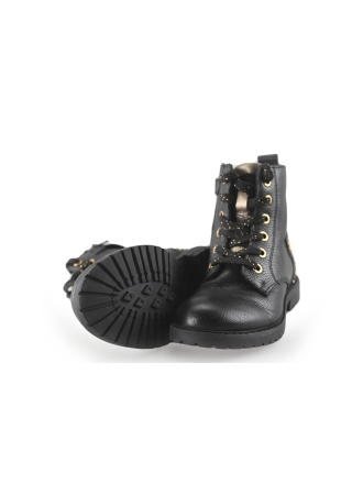 Ikke Schnürstiefel